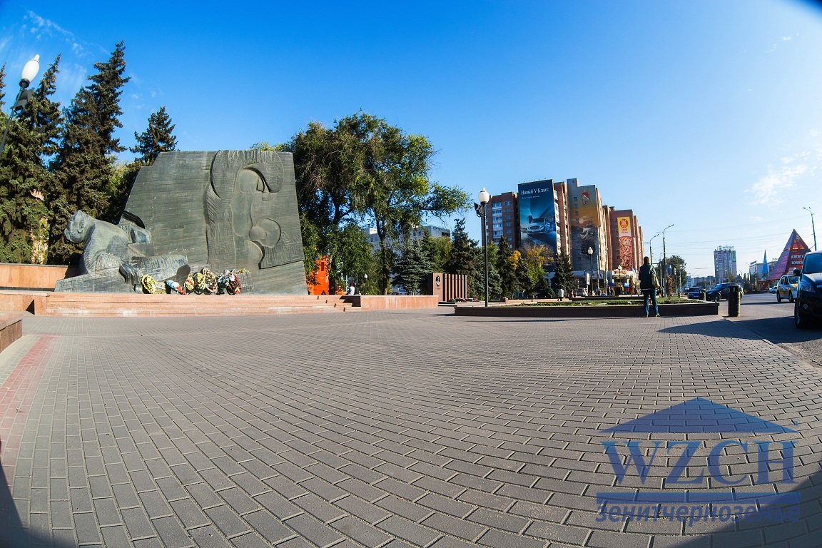 брусчатка перед Памятником Славы в Воронеже