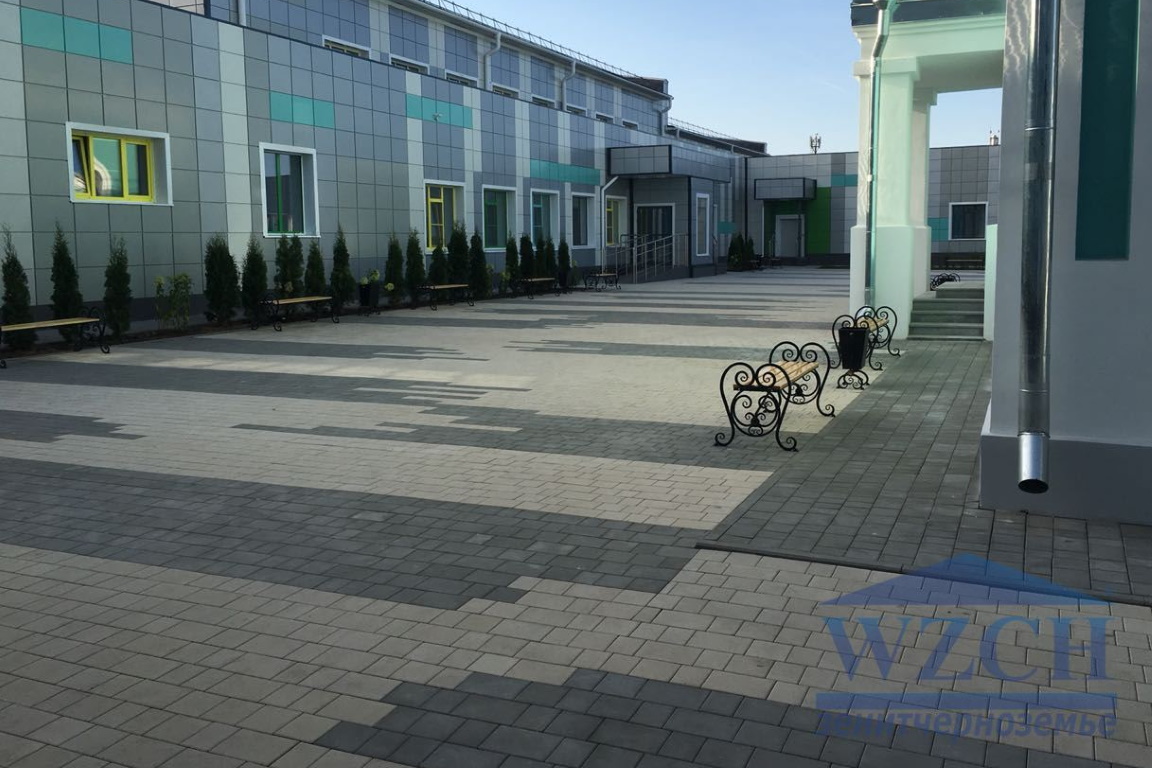 тротуарная плитка европа перед школой в г.Калач в Воронежской обл.
